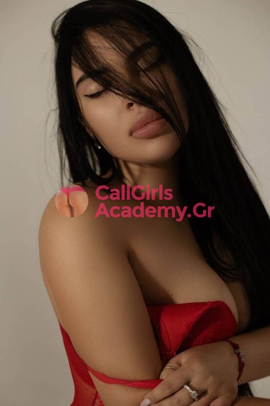 SEXY CURVY BRUNETTE LIKA