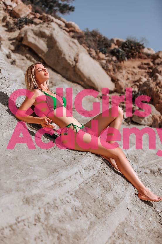 UKRANIAN PETIT TEEN CALL GIRL VISITA ELIN