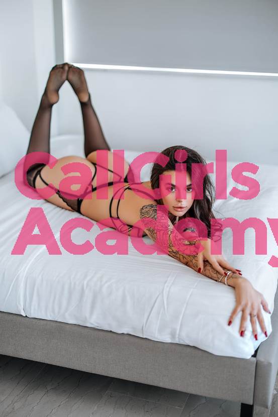 SENSUAL EROTIC SKINNY TOP VIP CALLGIRL VISITA ESCORT IN ATHENS EMANUELLA